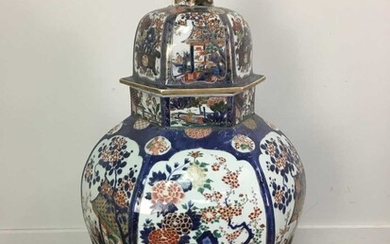 AN EARLY 19TH CENTURY JAPANESE LARGE HEXAGONAL VASE AND COVER