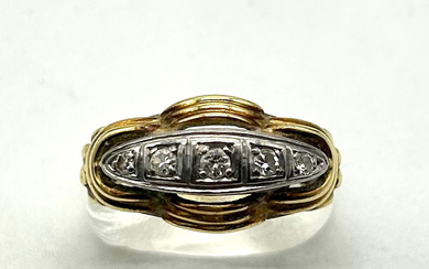 ART DECO ELEGANCE IN 585 GOLD: BRILLIANT RING WITH CHARACTER.