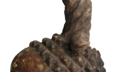 Afrique. Belle tête Idoma (Nigéria). Tête idoma surmontée d'une importante corne sculptée. Accidents, manques et...