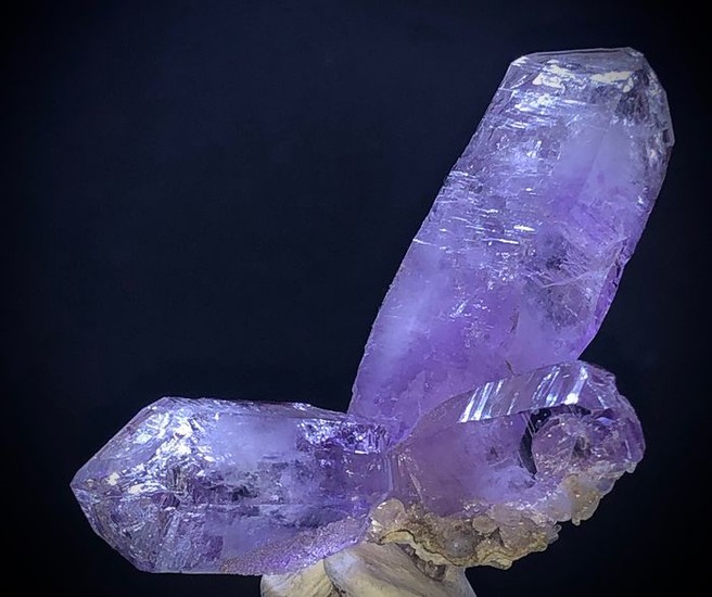 Amethyst (purple variety of quartz) "flower" of polygeminate crystals - 6×5×3 cm - 60 g