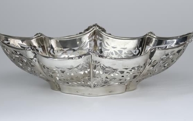 An Edward VII Silver Oval Basket, by Joseph Rodgers...