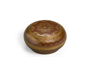An Imitation Gold and Silver-decorated Box and Cover