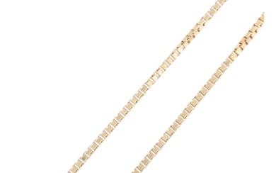 An Italian 18ct gold fine box link chain necklace, 40cm, 4.6...