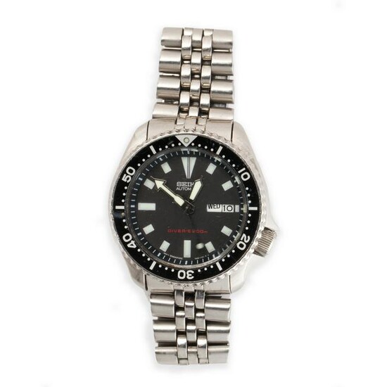 An automatic scuba driver stainless steel wristwatch