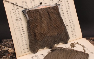 An early 20th century Continental silver mesh evening purse,...