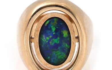 An opale ring set with oval cabochon, mounted in 14k gold. Size...