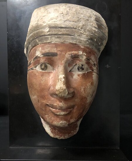 Ancient Egypt, New Kingdom Limestone. Polychrome red, black and blue painted male head, 23 x 12,8 cm
