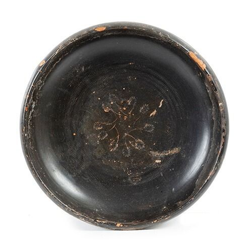 Ancient Greek Ceramic Apulian, 4th Century BC. Plate dish with decoration. 20 cm D. Intact.