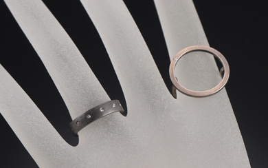 Anette Wille. Two modern rings in black rhodium-plated sterling silver and sterling silver with diamonds, small size (2)