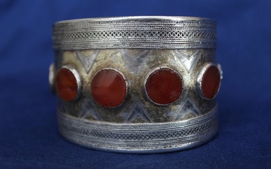 Antique Turkmen Silver Gold Plated Cuff with 7 Carnelians (1) - Carnelaian agate, Silver - Tribal - Ethnic Tekke - Antique Turkmen Silver Cuff - Turkmenistan - 19th - 20th century