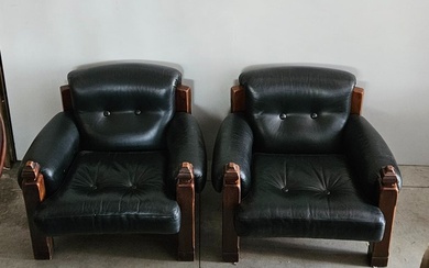 Armchair - Pair of armchairs in black leather and solid walnut structure