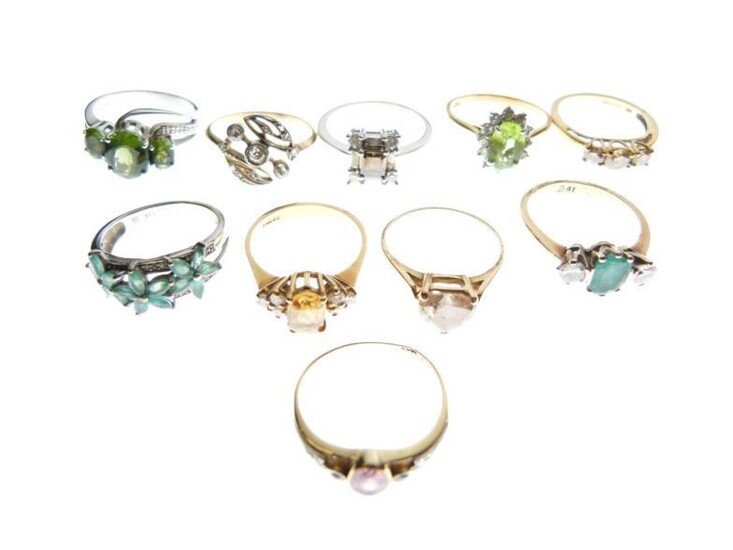 Assorted gold and yellow metal rings to include, 18ct,...