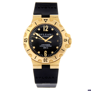 BULGARI - a gentleman's 18ct yellow gold Diagono Scuba wrist watch.