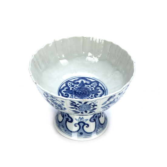 Blue and white stem bowl