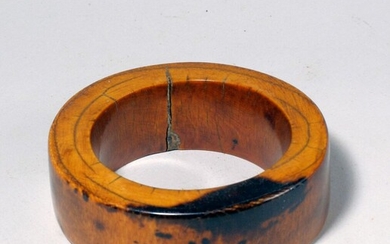 Bracelet Gurunsi (Burkina faso) Bracelet en ivoire à belle patine d'usage. Début XXe. Hauteur :...