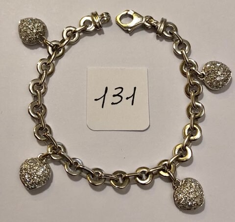 Bracelet en or gris, rehaussé de 4 Cœurs montés en breloques,entièrement sertis de 108 beaux diamants taille brillant, pour ~ 2,10cts - H / V.S. 21,9g