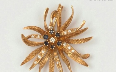Brooch " Fleur " in chiselled yellow gold,...