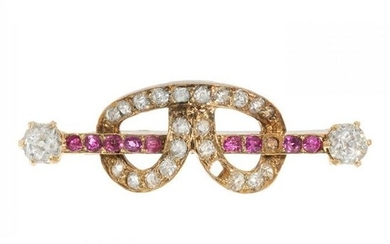 Brooch pin in yellow gold, with diamonds and rubies. Circa 1900. Featuring a central bar with rubies
