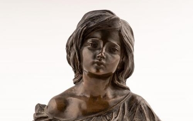 Busto femminile in bronzo