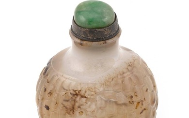 CHINESE CARVED AGATE SNUFF BOTTLE Late 19th Century Height 2.5". Green stone stopper.