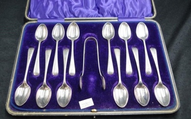 Cased set of 12 sterling silver teaspoons