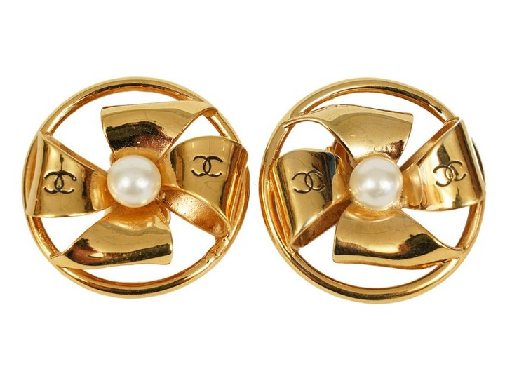 Chanel Vintage Gold Tone Ribbon CC Pearl Earrings