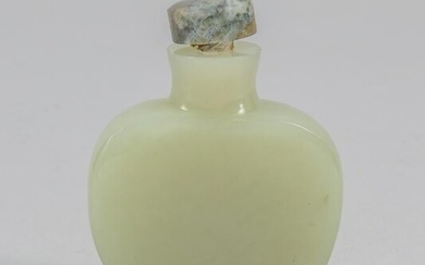 Chinese Celadon Yellow Jade Snuff Bottle