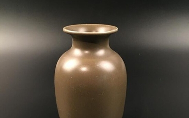 Chinese Tea Dust Parcelain Vase