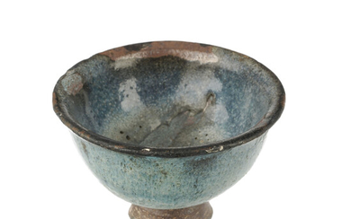 Coupe sur piédouche en céramique Jun, Chine, dynastie Song ou Yuan, diam. 10 cm. h. 6 cm