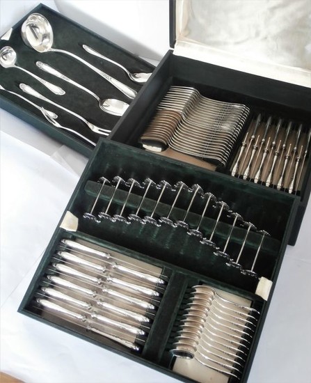 Cutlery in Rococo - Louis XIV style for 12 people, 91 pieces in cassette - Silver plated - Approx. 1920