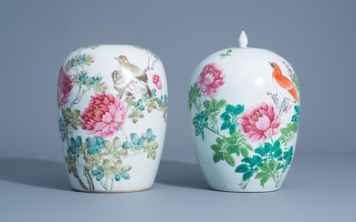 Deux pots à gingembre en porcelaine de Chine qianjiang cai à décor d'oiseaux parmi des branches fleuries, 19ème/20ème siècle
