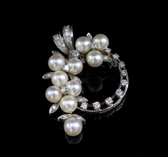 Diamond and pearl set 14ct white gold pendant / brooch. unma...