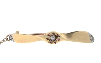 Early 20th century diamond & garnet brooch