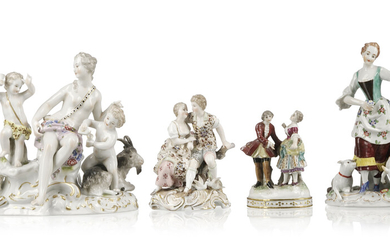 Ensemble de 4 groupes en porcelaine, Thuringe, XXe, comprenant: 2 couples, 1 bergère et 1 scène de putti et bacchante, h. de 9,5 à 16 cm