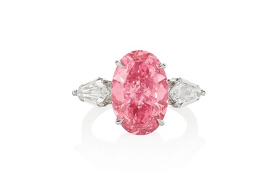Exceptional Fancy Vivid Pink diamond ring