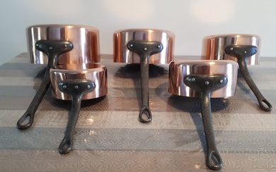 FABRICATION FRANCAISE - set of five tinned and stamped pans - Copper