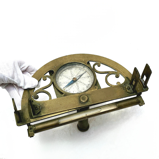 FRENCH GRAPHOMETER IN BRONZE. LATE 18TH CENTURY-EARLY 19TH CENTURY.