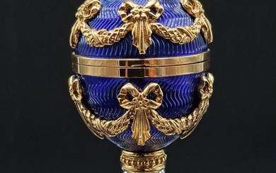 Fabergé egg - Imperial Surprise Clock Egg - House of Fabergé - Enamel, Gold-plated, Mother of pearl, Stone (mineral stone)