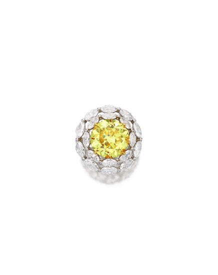 Fancy Vivid Yellow Diamond and Diamond Ring | 7.31克拉 艷彩黃色鑽石 配 鑽石 戒指, Fancy Vivid Yellow Diamond and Diamond Ring | 7.31克拉 艷彩黃色鑽石 配 鑽石 戒指