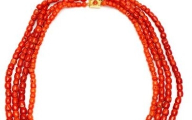 Four-ribbed coral necklace, on 14krt. gold clasp. Corals...