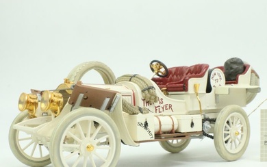 Franklin Mint 1:24 - Model car covertible - Thomas Flyer 1907 - Hand assembled from 150 individual parts