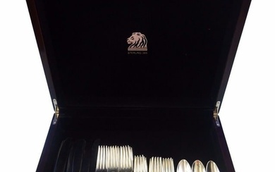 Grande Baroque by Wallace Sterling Silver Flatware Set Service 32 Pieces w/Chest
