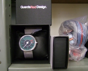 Guards Red Design wristwatch: and spare watch straps(3)