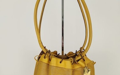 Gucci - Secchiello in pelle traforata - con pochette monogramma all'interno Shoulder bag