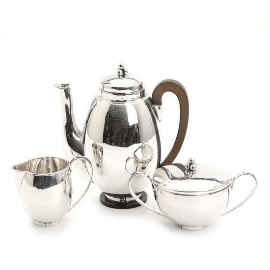 H. S. Mathiesen: A Danish 20th century silver coffee set comprising coffee pot with bakelite handle and footrim and a sugar and cream set. (3)