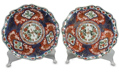 Japanese Imari pair of porcelain plates