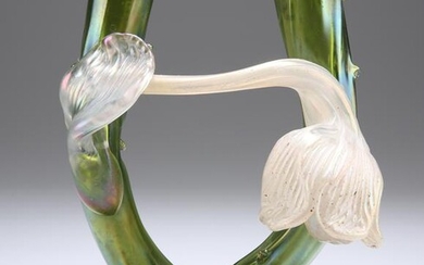 KRALIK, AN EARLY 20TH CENTURY SECESSIONIST GLASS BUD