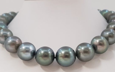 LARGE LUXURIOUS SIZE - 18 kt. White Gold - 15x18mm Bright Round Tahitian Pearls - Necklace