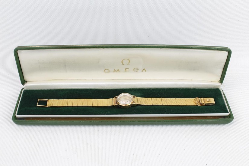 Ladies Omega 18ct Gold wristwatch with Baton Dial in green l...