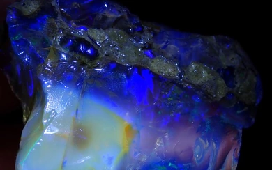 Large A+ Crystal Opal Untreated 210.33 cents - 52.45×42.8×20.78 mm - 42.066 g